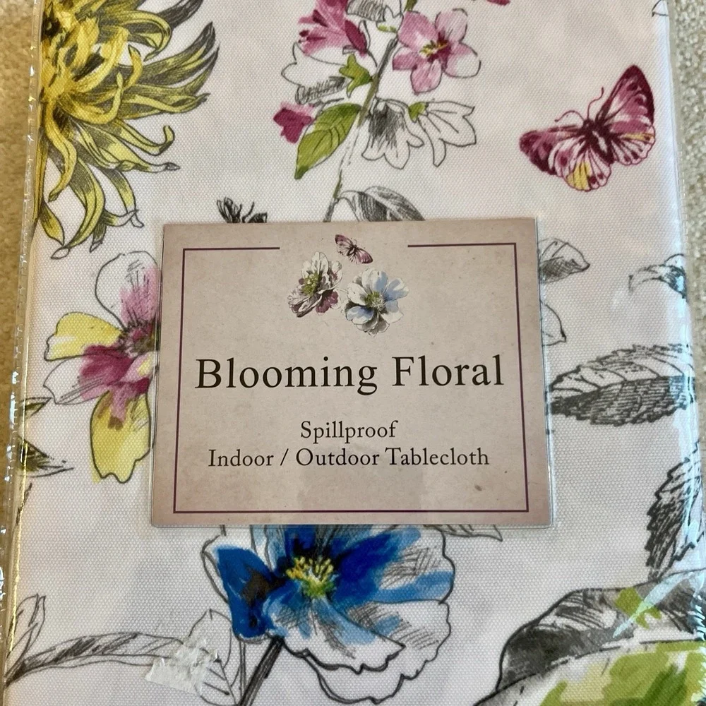 Benson Mills Blooming Floral 60x104  Oblong  Tablecloth Treated Polyester